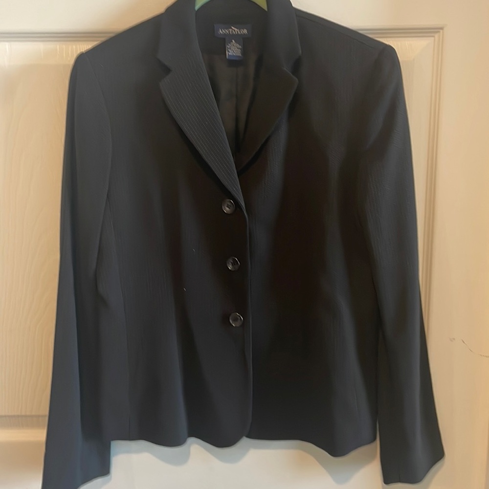 EUC Ann Taylor Black with white pin striped blazer Size 6